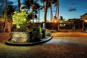 Exterior detail - Direct Ocean Front - AC - Concierge Included - Ocean Viewing Lanai & Near Shops! -vrkcv (Waikoloa)