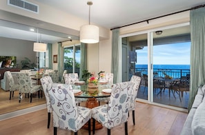 Condo, Plusieurs lits, lanai, vue sur lâocĂ©an (Halii Kai 15F) | 3 chambres, dĂ©cor unique, ameublement unique, literie fournie