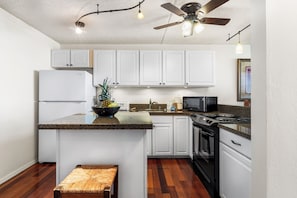 Condo, 1 King Bed with Sofa bed, Lanai, Ocean View (Kona Pacific E630) | Private kitchen