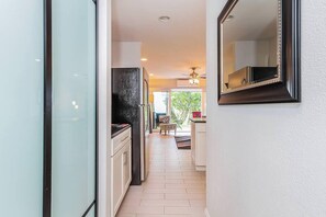 Condo, 1 King Bed with Sofa bed, Lanai, Ocean View (Kona Isle D1) | Interior