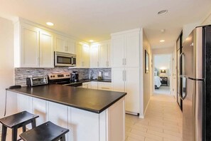 Condo, 1 King Bed with Sofa bed, Lanai, Ocean View (Kona Isle D1) | Private kitchen