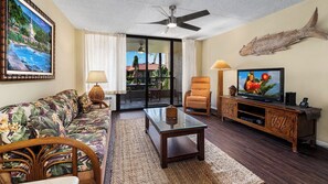 Appart'hôtel, 1 très grand lit, véranda, vue partielle sur l'océan (Kona Pacific C520.) | Coin séjour