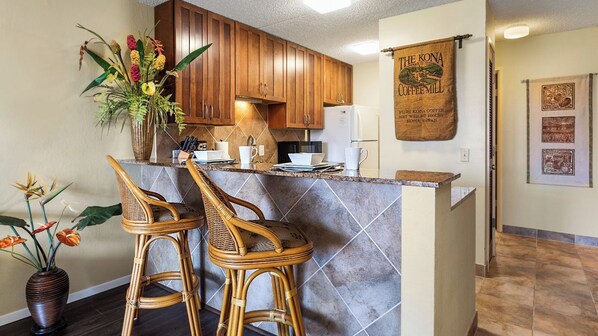 Condo, 1 King Bed, Lanai, Partial Ocean View (Kona Pacific C520.) | Private kitchen