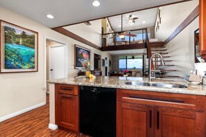 Condo, Multiple Beds, Lanai, Ocean View (Country Club Villas 315) | Interior