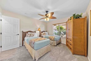 联排别墅, 多张床, 外廊, 高尔夫景观 (Waikoloa Colony Villas 801) | 2 多间卧室、特色装修、特色家居、床单