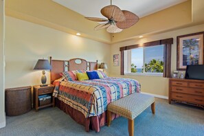 Condo, várias camas, varanda coberta, vista para o oceano (Kahaluu Beach Villas 303) | 3 quartos, individualmente decorados, individualmente mobiliados