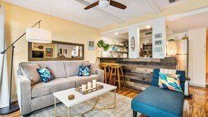 Living area - Complete Renovation - 20 Steps to Ocean -washer/dryer in Unit- Vrkcv (Kailua-Kona)