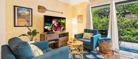 Appartement, 1 kingsize bed met slaapbank, veranda, uitzicht op tuin (Casa de Emdeko 116) | Woonruimte | Een 42-inch flatscreentelevisie met digitale zenders