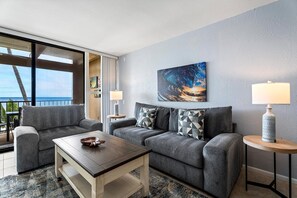 Apartment, Mehrere Betten, Veranda, Meerblick (Kona Bali Kai 322) | Wohnbereich