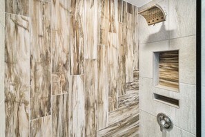Condo, Plusieurs lits, lanai, vue sur l’océan (Country Club Villas 318) | Salle de bain | Serviettes fournies
