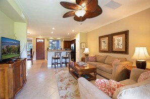Condo, Multiple Beds, Lanai, Garden View (Golf Villas at Mauna Lani Q2) | Living area | 42-inch flat-screen TV with digital channels