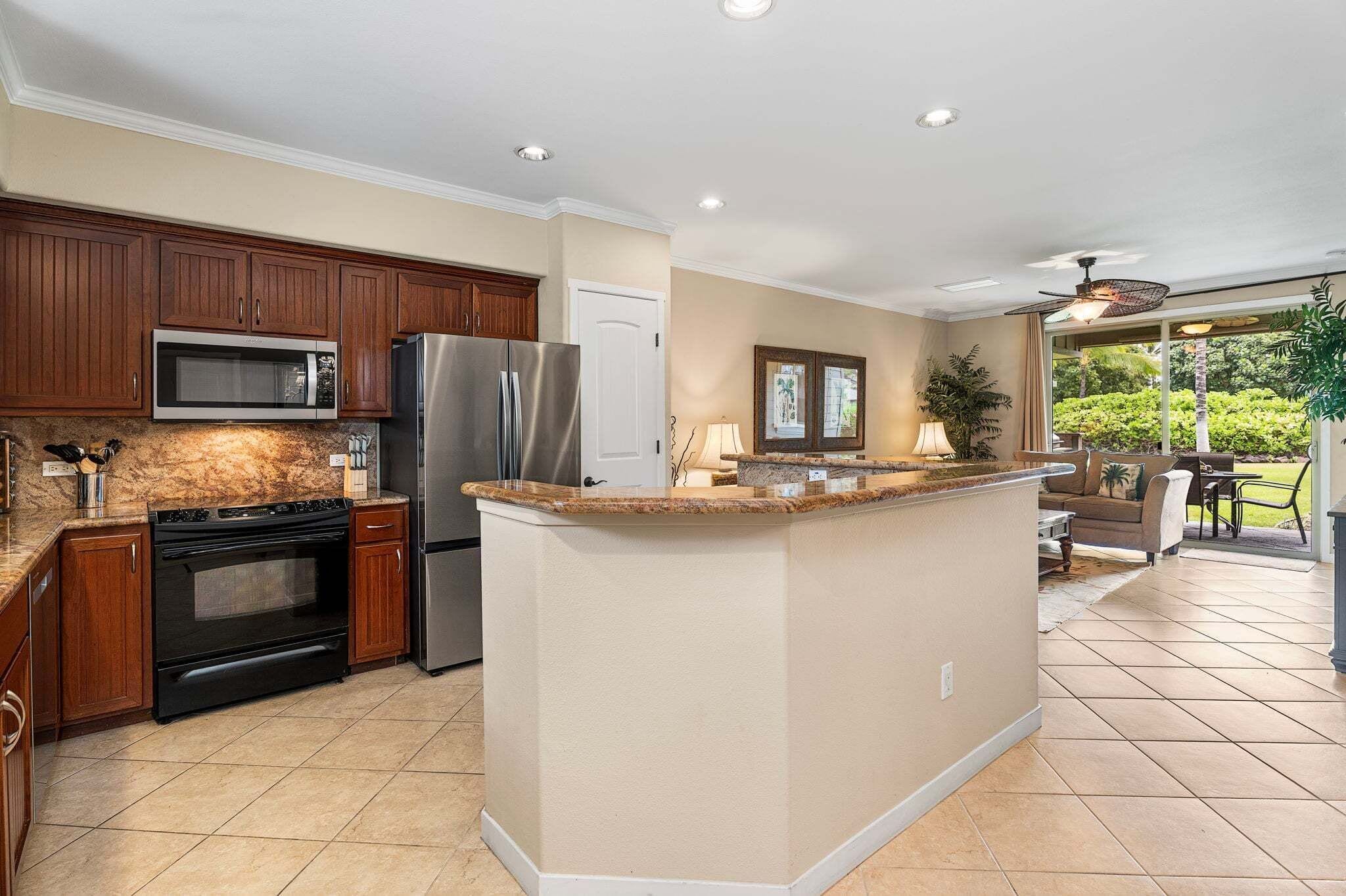 Condo, varias camas, lanai, vista al jardín (Golf Villas at Mauna Lani Q2) | Cocina privada | Comedor 