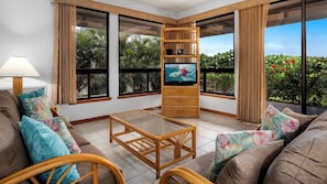 Condo, várias camas, varanda coberta, vista para o jardim (The Shores at Waikoloa 117) | Área de estar | TV de tela plana 42 polegadas com canais digitais
