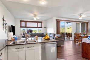 Townhome, Multiple Beds, Lanai, Ocean View (Na Hale O Keauhou N3) | Living area