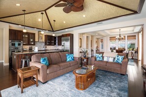 House, Multiple Beds, Private Pool, Ocean View (Holua Kai 21) | Living area