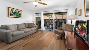 Condo, 1 Queen Bed with Sofa bed, Lanai, Partial Ocean View (Kona Isle C32) | Living area