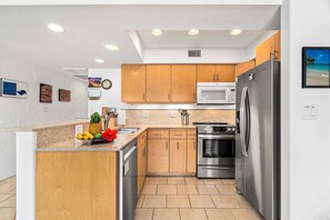 Condo, 1 Queen Bed, Lanai, Partial Ocean View (Casa de Emdeko 315) | Private kitchen