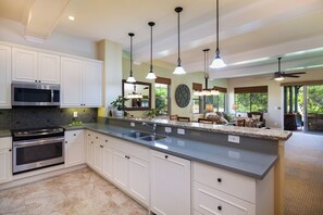 House, Multiple Beds, Lanai, Golf View (Kulalani at Mauna Lani 802) | Private kitchen