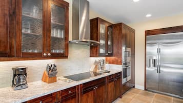 Rumah, Beberapa Tempat Tidur, kolam renang pribadi, pemandangan samudra (Holua Kai 11) | Dapur pribadi | Mesin pembuat kopi/teh