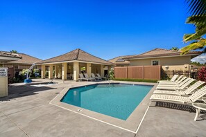 Outdoor pool, sun loungers
