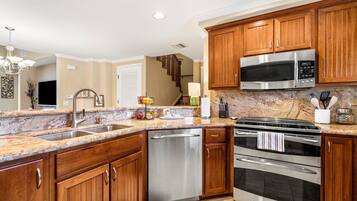 Condo, Multiple Beds, Lanai, Ocean View (Golf Villas at Mauna Lani H22) | Private kitchen