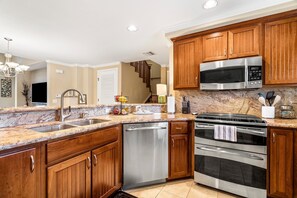 Condo, Multiple Beds, Lanai, Ocean View (Golf Villas at Mauna Lani H22) | Private kitchen
