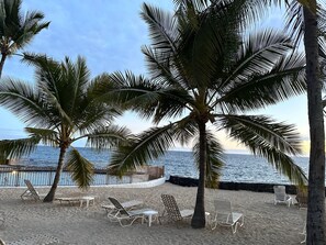 Appart'hôtel, 1 très grand lit, véranda, vue partielle sur l'océan (Casa de Emdeko 304) | Vue sur la plage/l’océan