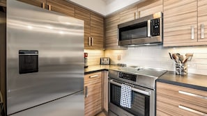 Condo, 1 King Bed, Lanai, Partial Ocean View (Casa de Emdeko 304) | Private kitchen