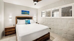 Condo, 1 King Bed, Lanai, Partial Ocean View (Casa de Emdeko 304) | 1 bedroom, individually decorated, individually furnished, bed sheets - Ocean View - No Stairs! - In Unit Washer/dryer -top Floor- Vrkcv (Kailua-Kona)