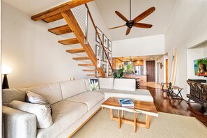 Condo, Multiple Beds, Lanai, Ocean View (Country Club Villas 338) | Living area | 42-inch flat-screen TV with digital channels