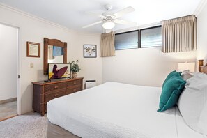 Condo, 1 King Bed with Sofa bed, Lanai, Ocean View (Sea Village 2102)