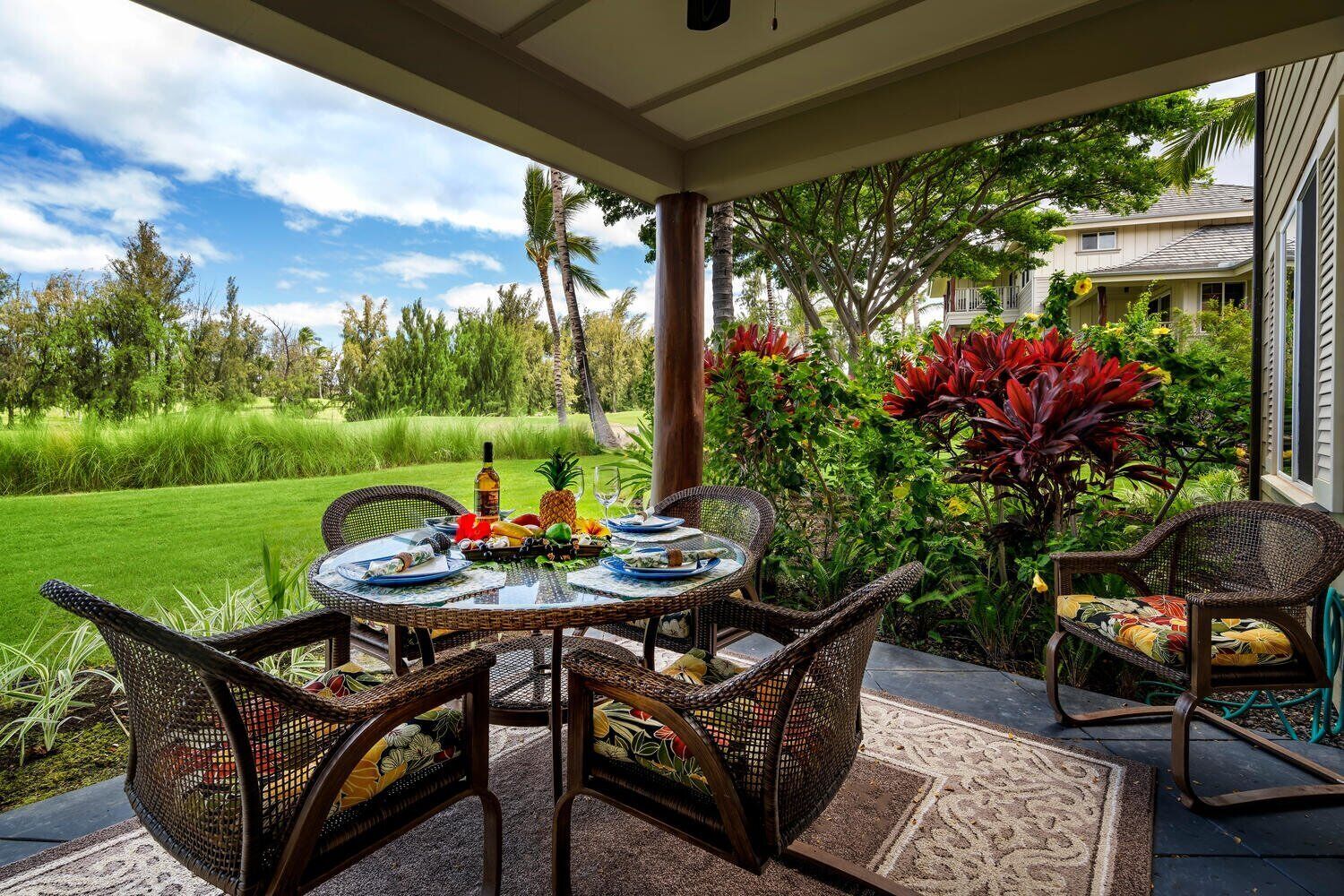 Leilighet, flere senger, lanai, utsikt mot golfbane (Waikoloa Beach Villas O3) | Utendørsservering