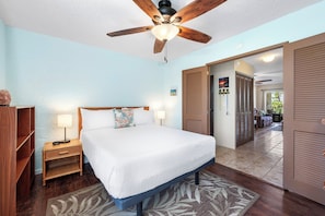 Condo, 1 cama Queen size, lanai, vista parcial al océano (Alii Villas 319) | 1 habitación, decoración personalizada y muebles diferentes