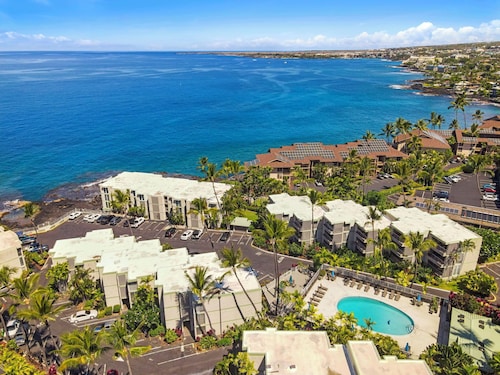 Oceanview Kona Condo - Pool, Lanai, Walk to Town - Vrkcv