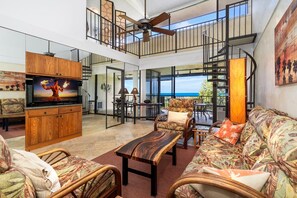 Condo, nhiều giường, lanai, quang cảnh biển (Country Club Villas 304) | Khu phòng khách | TV màn hình phẳng 42-inch có truyền hình kỹ thuật số 