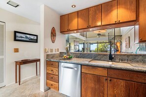 Lejlighed - flere senge - hawaiiansk terrasse - havudsigt (Country Club Villas 304) | Interiør