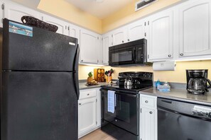 Condo, 1 Queen Bed with Sofa bed, Lanai, Partial Ocean View (Casa de Emdeko 212) | Private kitchen