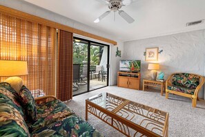 Appart'hôtel, 1 très grand lit et 1 canapé-lit, véranda, vue jardin (Casa de Emdeko 225) | Coin séjour