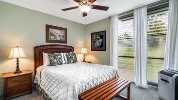 Condo, 1 King Bed, Lanai, Ocean View (Alii Villas 309) | 1 bedroom, individually decorated, individually furnished, bed sheets