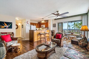 Condo, 1 King Bed, Lanai, Ocean View (Alii Villas 309) | Living area