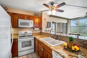 Condo, 1 King Bed, Lanai, Ocean View (Alii Villas 309) | Private kitchen | Dining tables