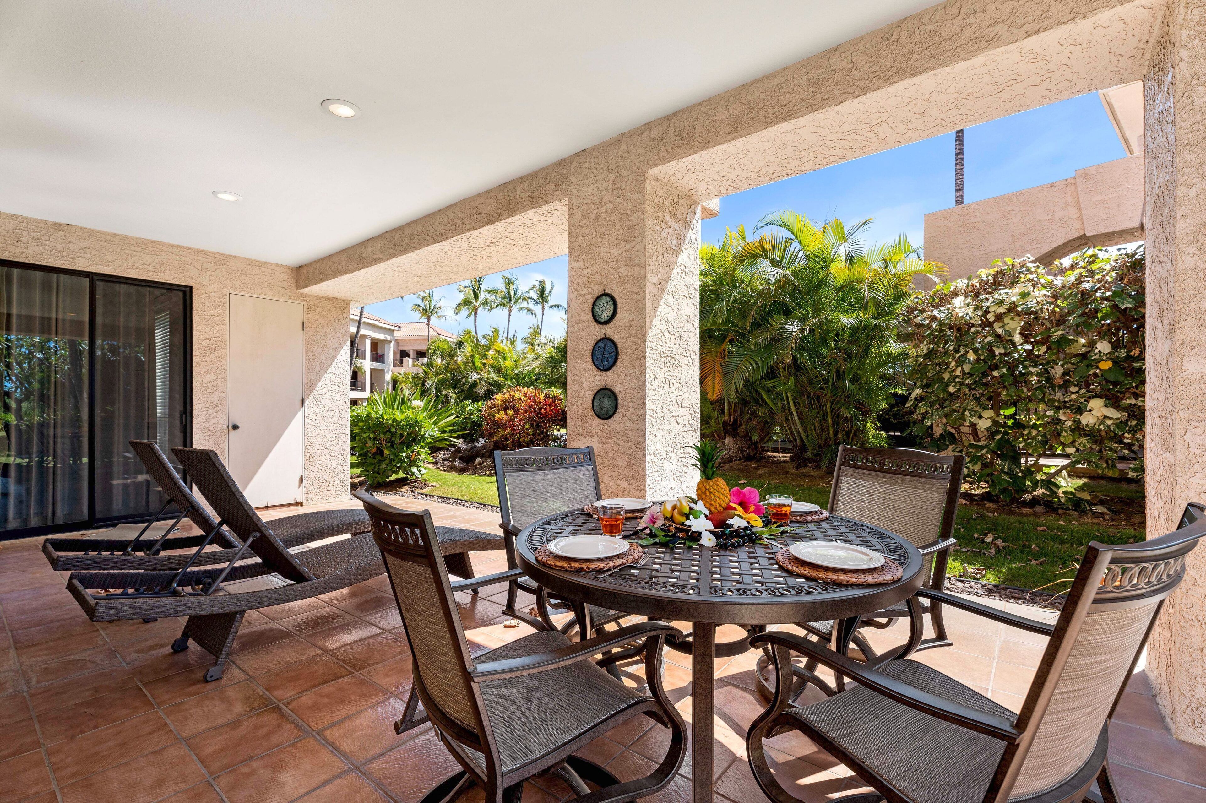 Condo, varias camas, lanai, vista al jardín (The Shores at Waikoloa 102) | Restaurante al aire libre