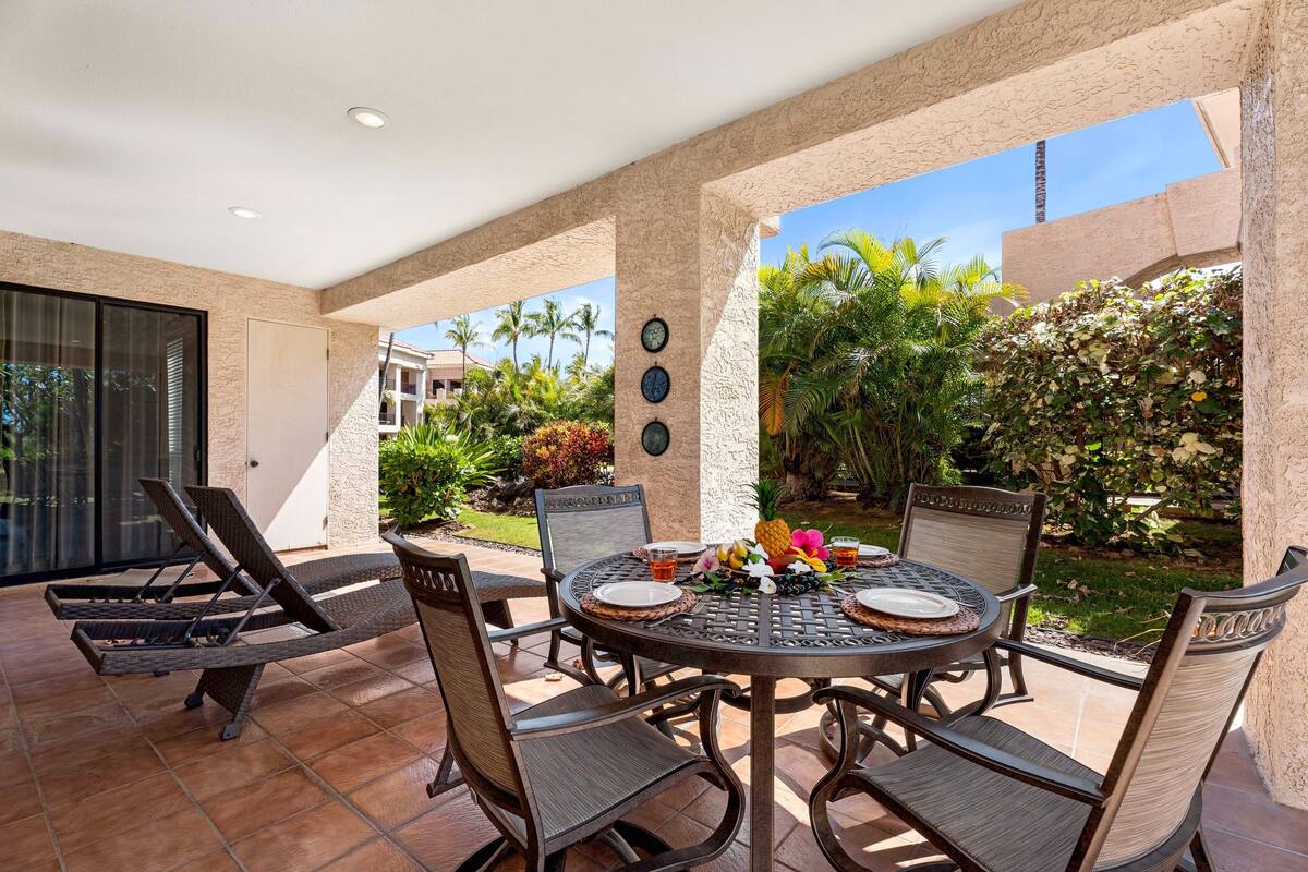Condo, varias camas, lanai, vista al jardín (The Shores at Waikoloa 102) | Restaurante al aire libre