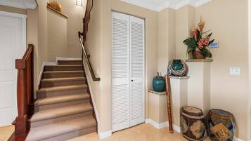 Condo, Multiple Beds, Lanai, Garden View (Palm Villas at Mauna Lani I23) | Interior