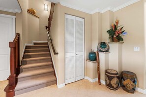 Apartment, Mehrere Betten, Veranda, Gartenblick (Palm Villas at Mauna Lani I23) | Innenbereich