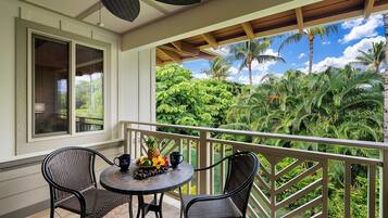 Kondominium, Beberapa Tempat Tidur, beranda, pemandangan kebun (Palm Villas at Mauna Lani I23) | Tempat makan outdoor