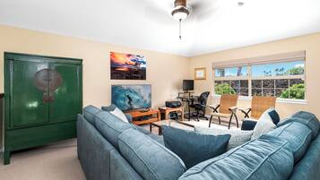 Condo, Multiple Beds, Lanai, Garden View (Palm Villas at Mauna Lani I23) | Living area | 42-inch flat-screen TV with digital channels