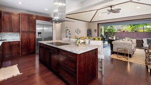 Rumah, Beberapa Tempat Tidur, kolam renang pribadi, pemandangan kolam renang (Holua Kai 31) | Interior