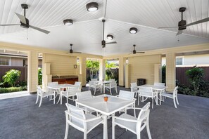 Casa, varias camas, alberca privada, vista a la alberca (Holua Kai 31) | Restaurante al aire libre