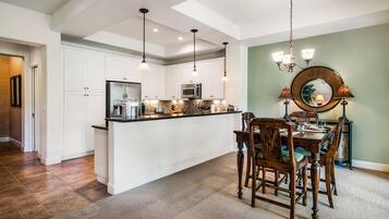 Townhome, Multiple Beds, Lanai, Golf View (Kulalani at Mauna Lani 404) | 2 bedrooms, individually decorated, individually furnished, bed sheets